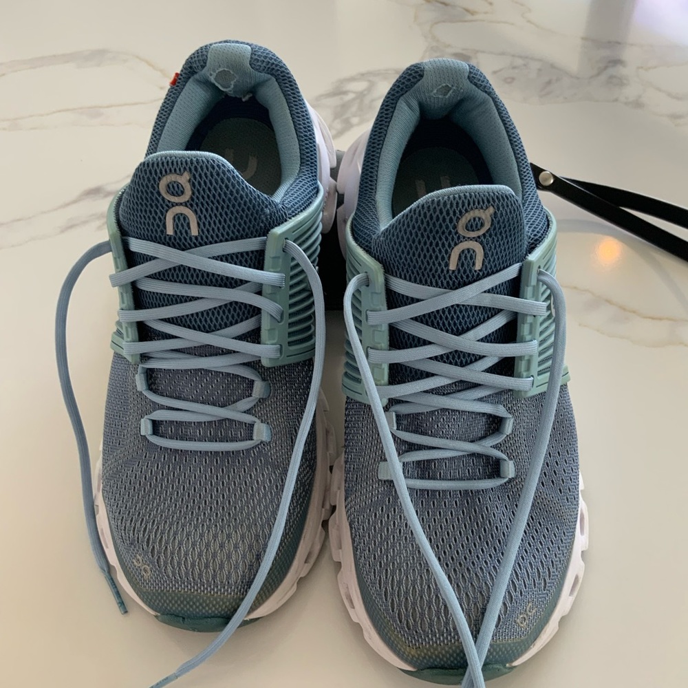 On CloudSwift running shoes.